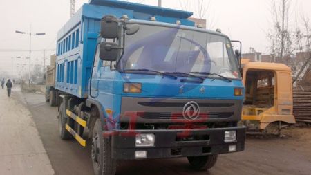 上翻蓋式自卸車(chē)